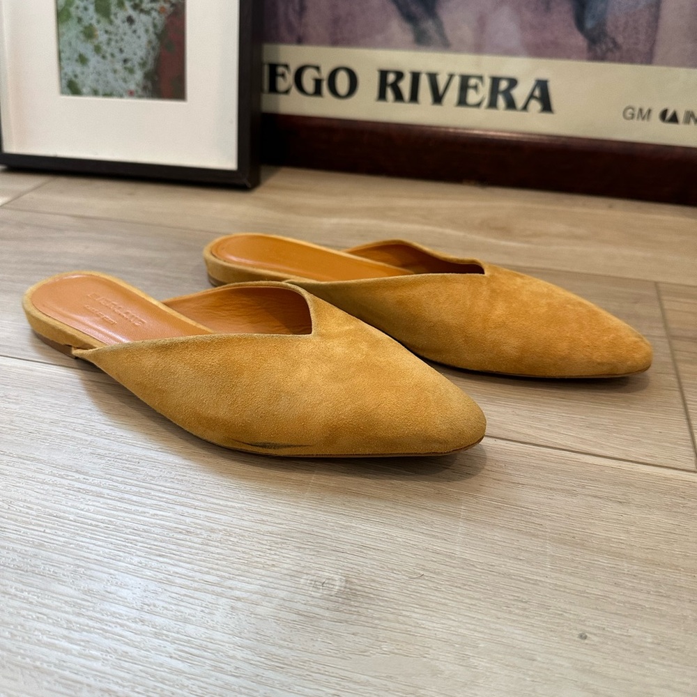 Everlane mustard yellow sueded The v mule ballet  flats sizes 8.5